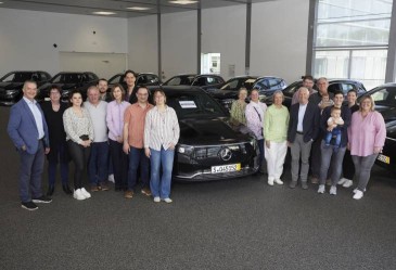Gewinnsparen Gewinner Mercedes EQA Gruppenbild in Rastatt